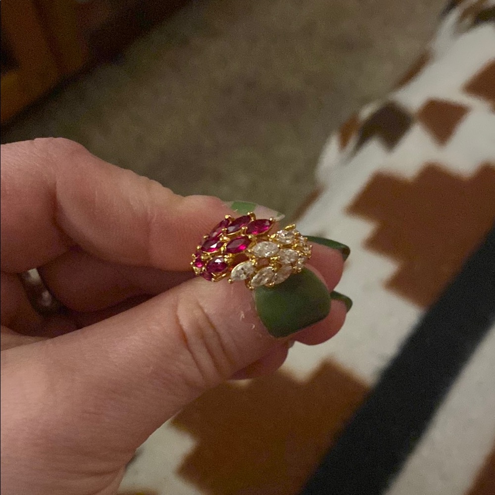 Elegant Gold and Red/pink Gemstone Ring